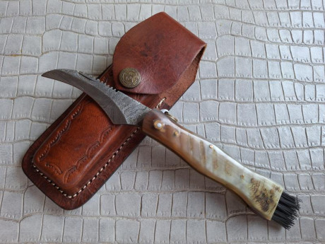 Buenas tardes compañeros,

Pongo a la venta estos cuchillos y navajas en perfecto estado

Portes dentro 82