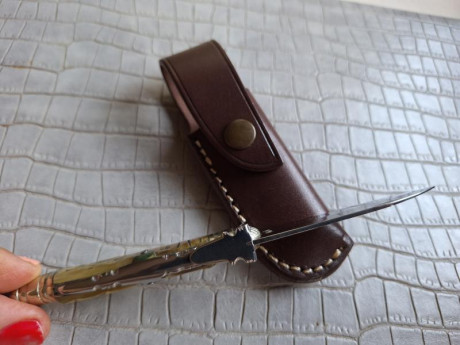 Buenas tardes compañeros,

Pongo a la venta estos cuchillos y navajas en perfecto estado

Portes dentro 100