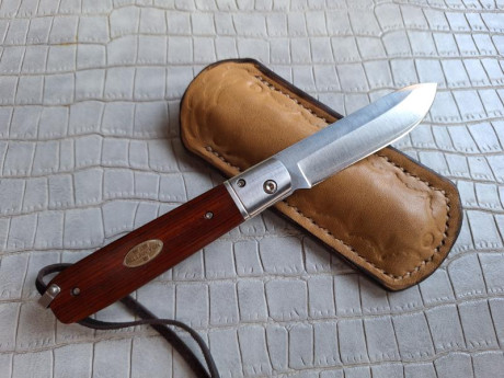 Buenas tardes compañeros,

Pongo a la venta estos cuchillos y navajas en perfecto estado

Portes dentro 100