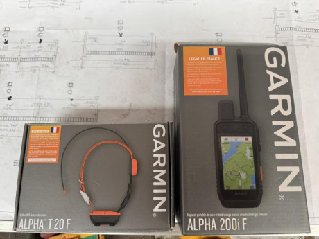 Conjunto de mando Garmin Alpha 200i mas 1 collar Garmin Alpha T20 con sus respectivos cargadores, el mando 02