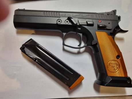 Pistola CZ 75 TS Orange, en estado impecable, con muy poco uso.
Se vende por cambio a nuevos proyectos.
Arma 02