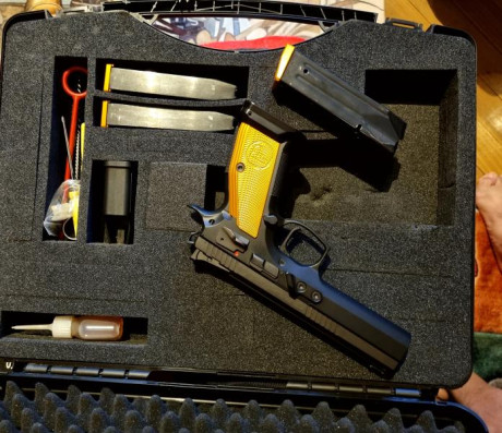 Pistola CZ 75 TS Orange, en estado impecable, con muy poco uso.
Se vende por cambio a nuevos proyectos.
Arma 01