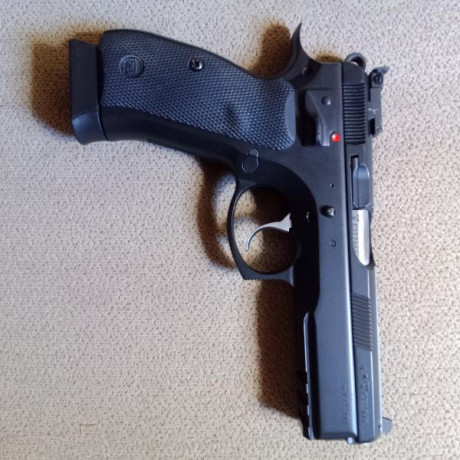 Se vende pist0la CZ 75 SP-01 Shadow 1  su predio 900 euros con el envio el arma viene con 3 cargadores 01