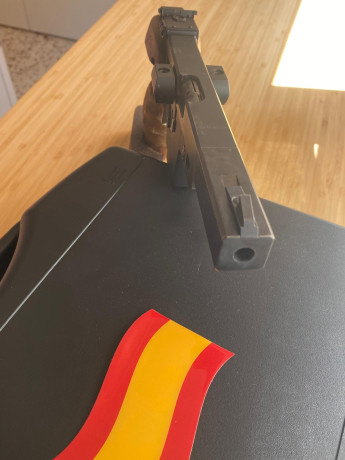 Pistola Walther GSP cal.32, cacha M. Posibilidad de poner carro del Cal.22. Tiene su maletín y dos cargadores.
Precio 22