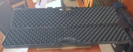 Maletín rígido de la marca Wiltec, diseñado para transportar rifles o escopetas. Cuatro puntos de cierre. 00