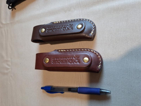 Buenas tardes compañeros,

Pongo a la venta estas fundas de navaja junto a un boli para ver el tamaño.

Portes 11