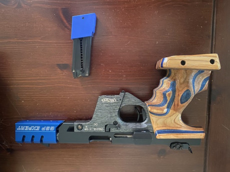 Vendo Pistola Walther GSP EXPERT Calibre 32 con muy poco uso, con su maletín original y dos cargadores. 01