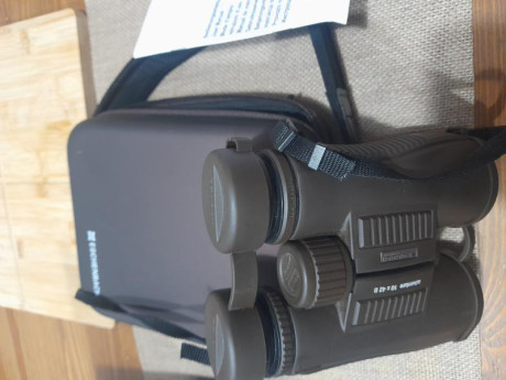 Vendo prismatico Eschenbach 10x42, Modelo B.
No se han usado nunca.
Precio 200 euros, con portes a cargo 01