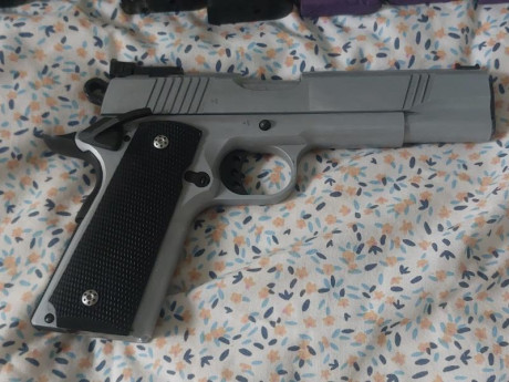 Norinco NP29 al pelo cambiado todo el interior, con 7 cargadores, 6 portacargadores y funda Ghost, la 02