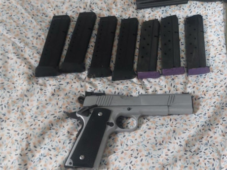 Norinco NP29 al pelo cambiado todo el interior, con 7 cargadores, 6 portacargadores y funda Ghost, la 01