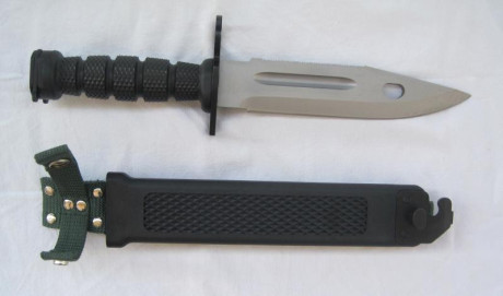 VENDO:

  -- PARA COLECCIONISMO CUCHILLOS MILITARES: --

--  BAYONETA ORIGINAL NORINCO QBZ95, china auténtica, 11