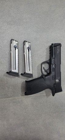 Pongo a la venta mi pistola Smith & Wesson M&P22 en calibre .22 LR por falta de uso. 

El arma 00
