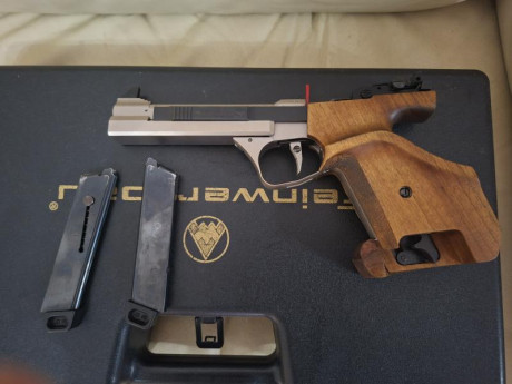 Vendo Feinwerbau AW93 en perfecto estado de uso, dos cargadores, y dos puntos de mira uno (el que lleva 12