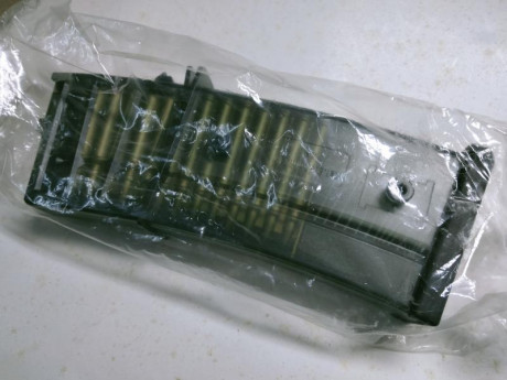 Hola, vendo cargador de airsoft para G36 UMAREX 6mm VFC , nuevo sin estrenar 
precio 68 euros con envio 142