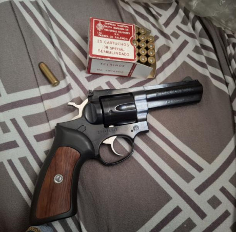 Hola, me estoy preguntando una cosa, o el revolver Ruger GP 100 es una castaña o es mejor de lo que creo, 80