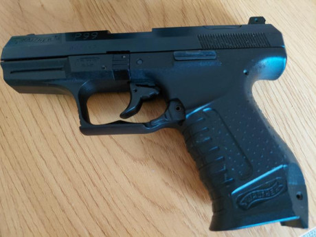 Que tal.

Un compañero vende su pistola Walther P99 9mm en impecable estado, cono nueva. La ha usado cono 01