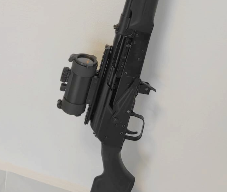 En perfecto estado de funcionamiento y en buenas condiciones, pero recuerde que estas armas Rusas no están 40