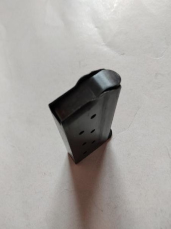 Hola a todos, vendo cargador para la carabina Destroyer del calibre 9 largo Monohilera 
el cargador apenas 110