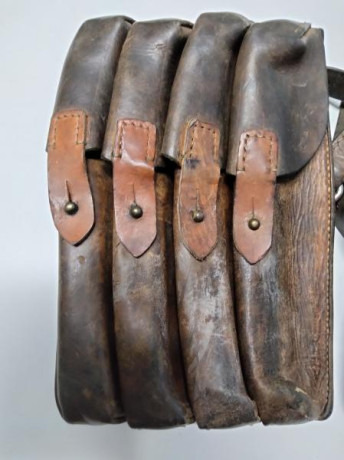 Vendo varios articulos de militaria

Un portacargador de cuero para el subfusil Yugoslavo M56 , con alojamiento 10
