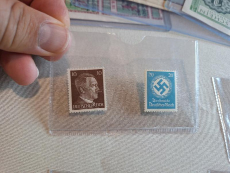 Buenos días compañeros,

Pongo a la venta este conjunto de artículos de la Alemania de la segunda guerra 02