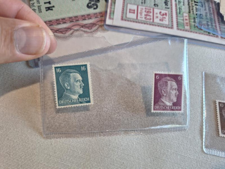 Buenos días compañeros,

Pongo a la venta este conjunto de artículos de la Alemania de la segunda guerra 01