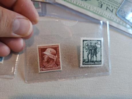 Buenos días compañeros,

Pongo a la venta este conjunto de artículos de la Alemania de la segunda guerra 12