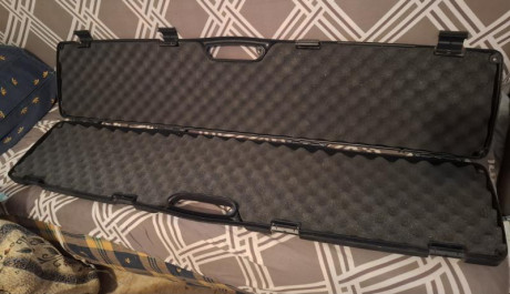 Vendo maletín para arma larga de 123x26 cms, de polímero acolchado, marca Plano modelo Gun Guard. Se entrega 00