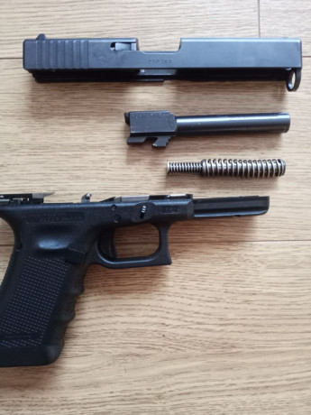 Vendo GLOCK 17 GEN 4, pocos tiros, la tengo desde hace bastantes años, muy cuidada.

Guiada en "A", 01