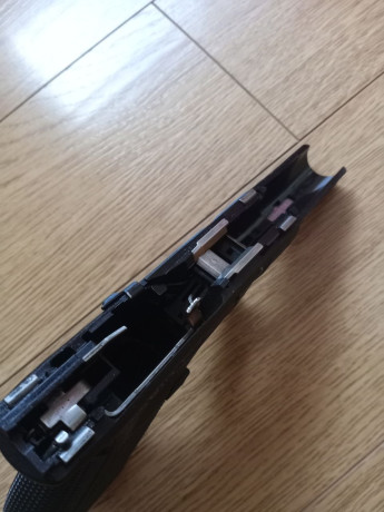 Vendo GLOCK 17 GEN 4, pocos tiros, la tengo desde hace bastantes años, muy cuidada.

Guiada en "A", 10