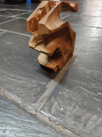 Buenas,vendo cacha algo retocada para morini CM 84e,el precio es de 180 euros talla S 00