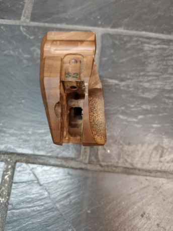 Buenas,vendo cacha algo retocada para morini CM 84e,el precio es de 180 euros talla S 22