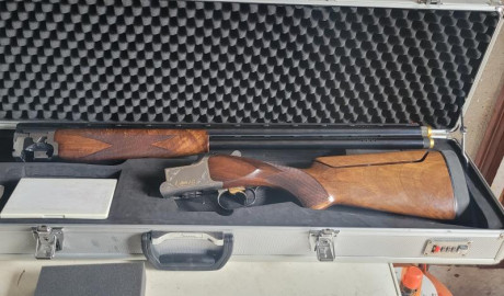 Un compañero vende una escopeta superpuesta Browning Ultra XS Sporting con 71cm de cañón porteado con 00