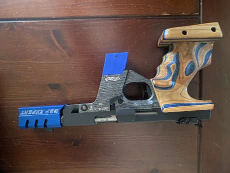Vendo Pistola Walther GSP EXPERT Calibre 32 con muy poco uso, con su maletín original y dos cargadores. 01