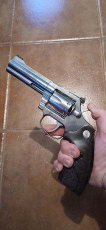 Buenas, estoy buscando unas cachas de goma de buen agarre anatomicas ambidiestras para un colt king cobra 00