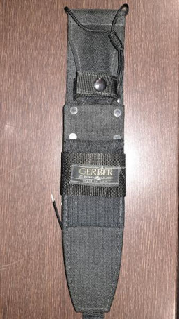 Antiguo cuchillo de Gerber bmf modelo liso con brujula silva y piedra de afila.
Nuevo a estrenar
380 euroa 00