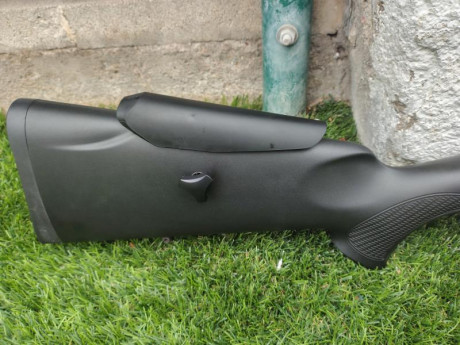  Buenas noches

Pongo en venta este rifle:

Rifle Sauer Classic XT en calibre 8x57IS.




El rifle incorpora 01