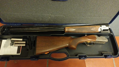 Las dos como nuevas a estrenar  , han pegado una caja de cartuchos 
En Madrid ,
Calibre 12 1500 euros 11