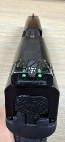 Hola compañeros.

Vendo S&W M&P9 del PB con cañon de 5 pulgadas. 

La compré por la estética y 12