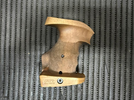 Vendo cachas anatomicas para Revolver SW 686, jpablo@malagasur-rent.com-678615227
Precio:130€ 01