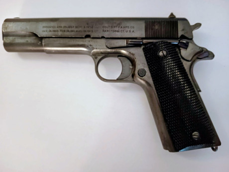 Se vende Colt M1911, fabricada en 1918, pavón de fabrica , tiene tres cargadores y maletín.
Estado totalmente 01