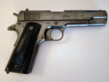 Se vende Colt M1911, fabricada en 1918, pavón de fabrica , tiene tres cargadores y maletín.
Estado totalmente 00