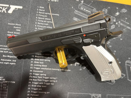 Vendo   Pistola CZ 75 SP-01 Shadow 1   Cal. 9×19. 
Recién revisada por armero, cambiados los muelles y 11