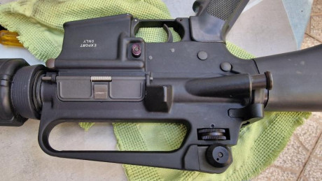 AR-15 calibre 222 Remington, marca Olympic Arms. Cañón pesado, culata rígida, cargador conforme a la legislación 90