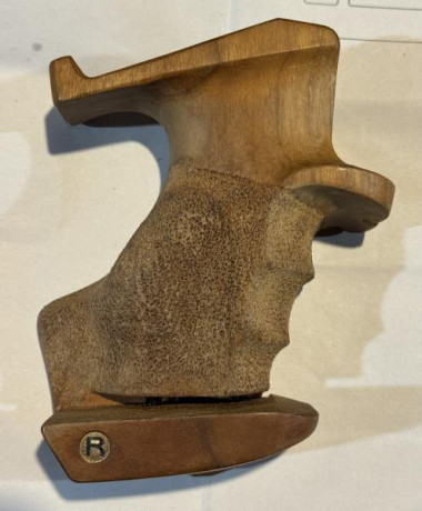 Buenos días,vendo Cacha Tesro talla L, 200 euros ,un saludo. 01