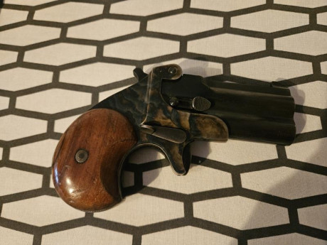 Buenas tardes. Vendo pistola dos cañones 357 magnum guiada en A. 350 euros. Se encuentra en Sevilla. Gracias 00