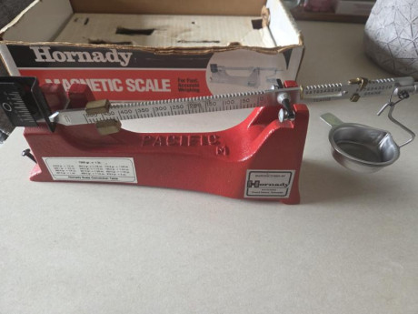 Vendo Báscula manual Hornady Magnetic Scale modelo "M".
La caja está un poco deteriorada pero 00