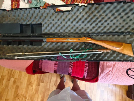Vendo rifle Hawken calibre 44 marca Dikar con túnel, diopter, estuche rígido, baqueta y embudo.
Muy buen 02