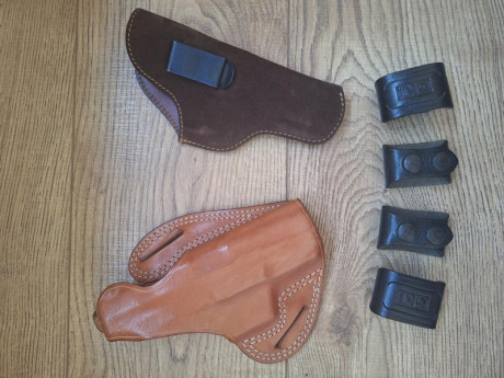 *SE VENDE:* 

LOTE compuesto por:

2 fundas de piel para pistola tamaño standard ( NUEVAS) una interior 00