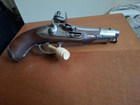 La pistola Gendarmerie An IX de Pedersoli es un arma para defensa, que replica uno de los modelos más 12