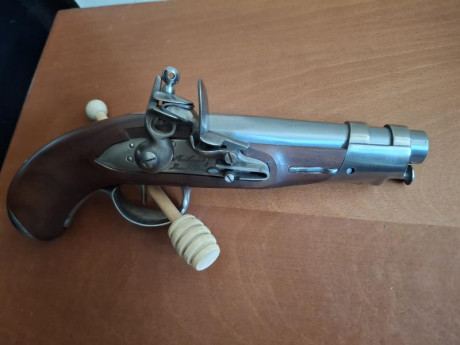 La pistola Gendarmerie An IX de Pedersoli es un arma para defensa, que replica uno de los modelos más 10